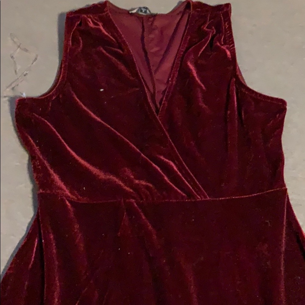 Maroon velvet fitted dress size small ❤️
